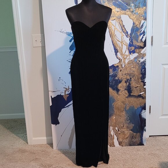 Night Way Size 8 Black Velvet Left Leg Slit Floor Length Strapless Gown - Picture 1 of 6